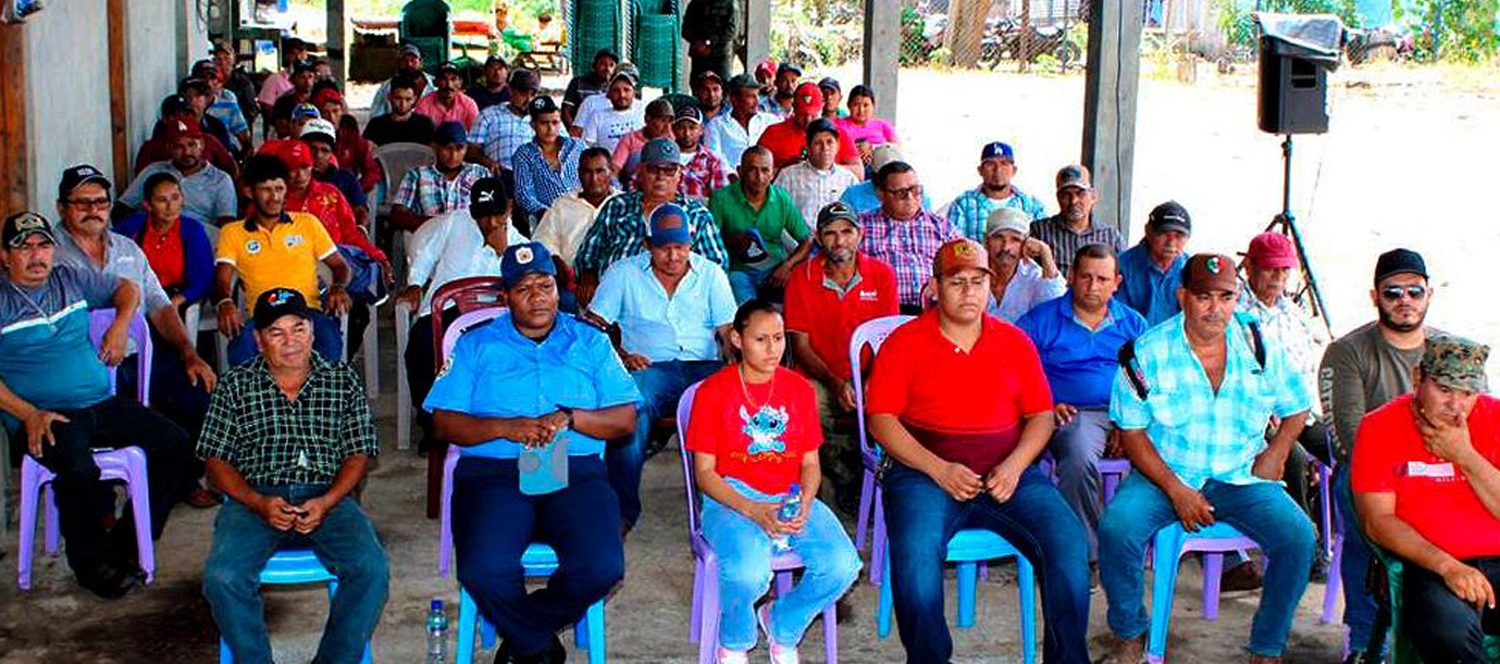 Foto: Ejército aborda seguridad y protección ambiental con productores/Cortesía