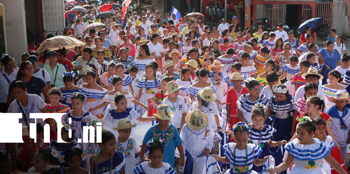 Foto: Día Nacional del Huipil reúne a familias y estudiantes en Siuna/TN8