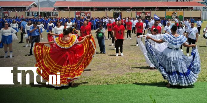 Foto: Internos de Waswalí participan en desfile por las Fiestas Patrias/TN8
