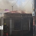 Foto: Bomberos Unidos controla incendio en una vivienda de Bilwi/TN8