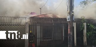 Foto: Bomberos Unidos controla incendio en una vivienda de Bilwi/TN8