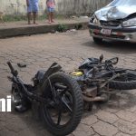 Foto: Colisión entre motocicleta y taxi deja daños materiales en Bilwi/TN8