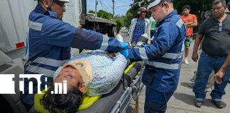 Foto: Dos motorizados se salvan de quedar bajo una rastra en Managua/TN8