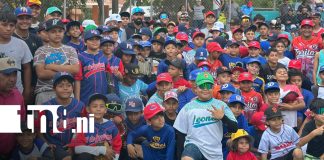 Foto: Luis Allen comparte técnicas con peloteros infantiles de Managua/TN8