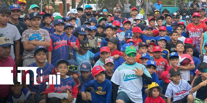 Foto: Luis Allen comparte técnicas con peloteros infantiles de Managua/TN8 Foto: Luis Allen comparte técnicas con peloteros infantiles de Managua/TN8
