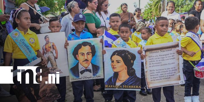Foto: Estudiantes participan en desfiles patrios en Bilwi/TN8