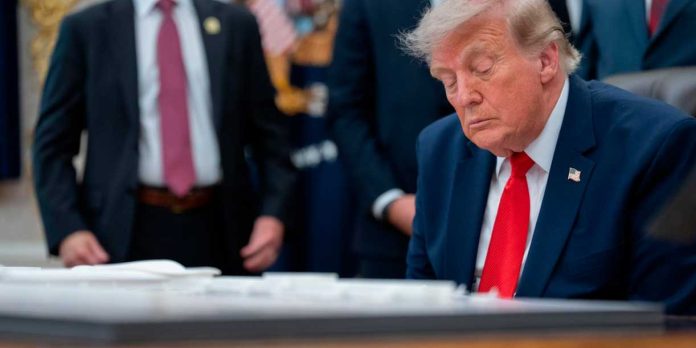 2 Foto: Trump critica las regulaciones y la política migratoria de Europa durante visita a Irlanda / Cortesía