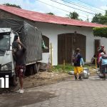 Foto: Accidente de camión deja daños materiales y tres personas afectadas/TN8