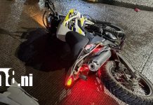 Motociclista resulta lesionado tras impactar contra un automóvil en Río Blanco Foto: Motociclista impacta contra taxi en Río Blanco, Matagalpa/TN8