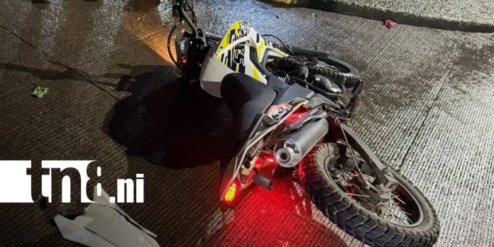 Foto: Motociclista impacta contra taxi en Río Blanco, Matagalpa/TN8 Foto: Motociclista impacta contra taxi en Río Blanco, Matagalpa/TN8