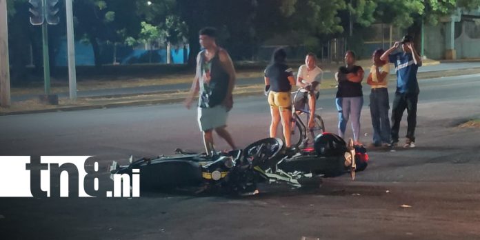Foto: Dos motociclistas resultan lesionados tras colisión en Managua/TN8 Foto: Dos motociclistas resultan lesionados tras colisión en Managua/TN8