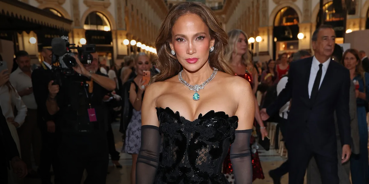 Foto: J Balvin y Jennifer Lopez encienden Milán con su sello latino en Vogue World/Cortesía