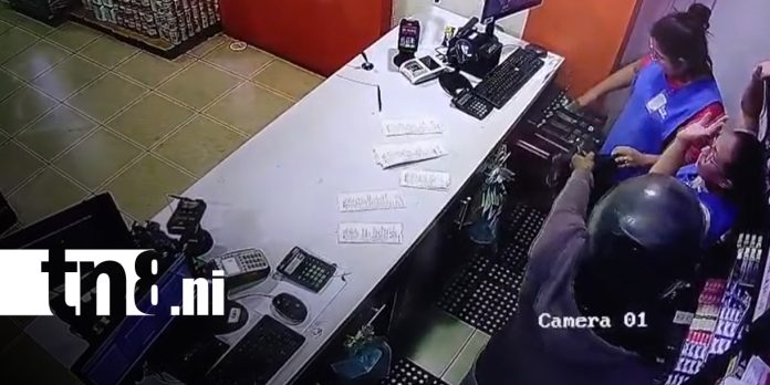 Foto: Cámaras captan asalto en Super Express de Chinandega/TN8