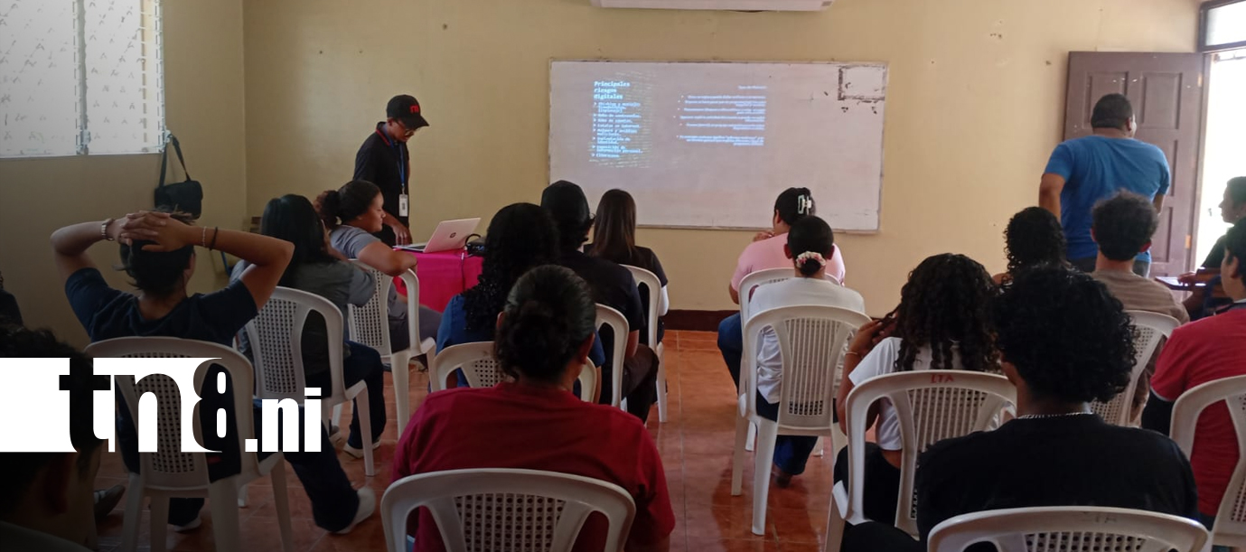 Foto: Jóvenes de Nandaime se preparan para enfrentar los riesgos de las redes sociales / TN8