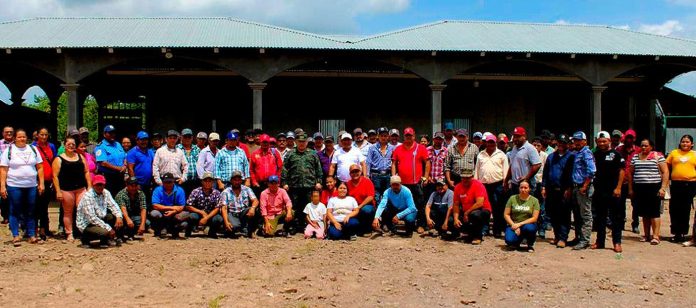 Foto: Ejército aborda seguridad y protección ambiental con productores/Cortesía