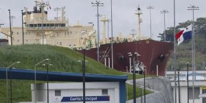 Foto: El Canal de Panamá enfrenta una nueva amenaza: menos barcos y menor calado por falta de agua/Cortesía