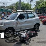 Foto: Motociclista y su esposa resultan lesionados tras fuerte accidente en Managua/TN8