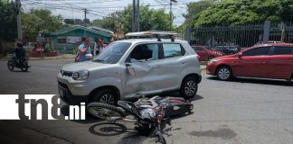 Foto: Motociclista y su esposa resultan lesionados tras fuerte accidente en Managua/TN8