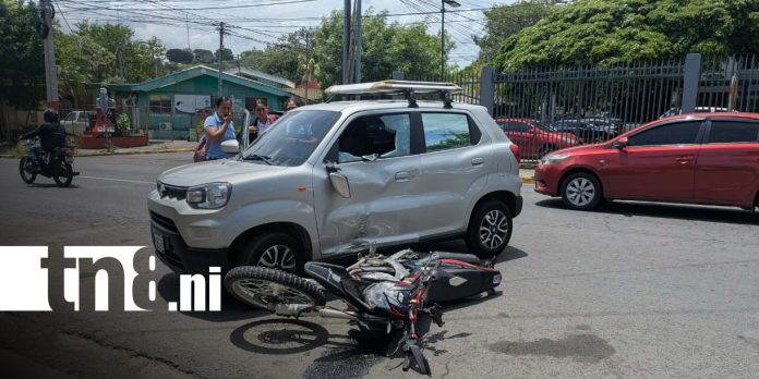 Foto: Motociclista y su esposa resultan lesionados tras fuerte accidente en Managua/TN8