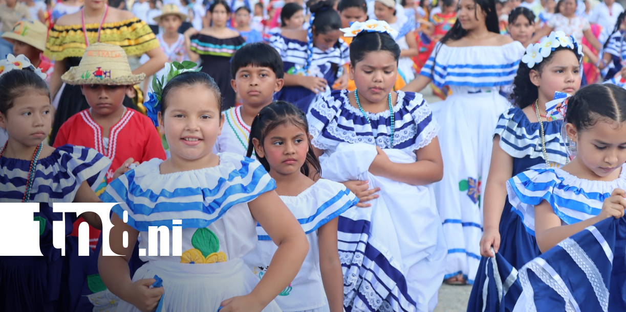 Foto: Día Nacional del Huipil reúne a familias y estudiantes en Siuna/TN8
