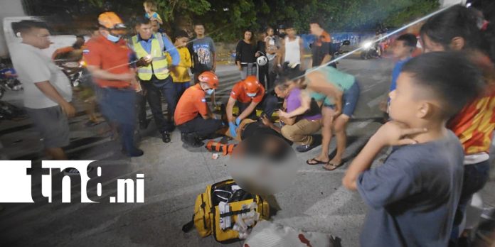 Foto: Fuerte colisión entre dos motocicletas deja tres lesionados en Managua/TN8 Foto: Fuerte colisión entre dos motocicletas deja tres lesionados en Managua/TN8