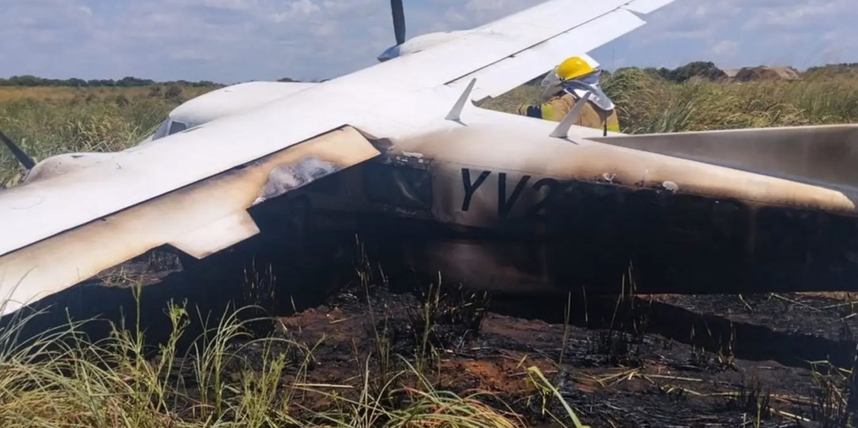 Foto:Avioneta se estrella en Venezuela y sus siete ocupantes sufren quemaduras/Cortesía
