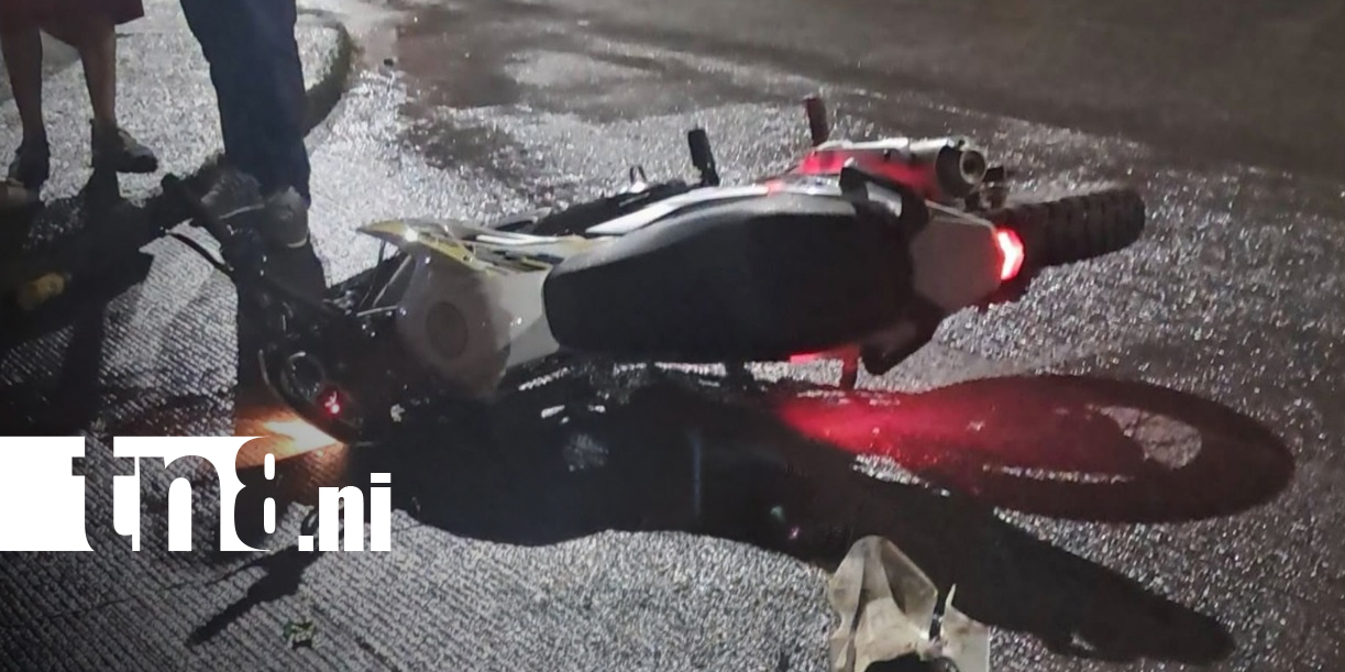 Foto: Motociclista impacta contra taxi en Río Blanco, Matagalpa/TN8