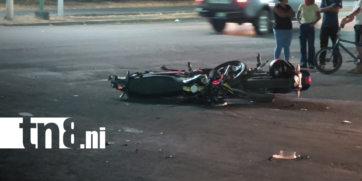 Foto: Dos motociclistas resultan lesionados tras colisión en Managua/TN8