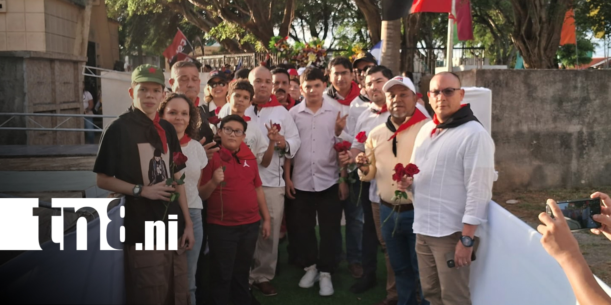 Foto: Carazo rinde homenaje a Ricardo Morales Avilés/TN8