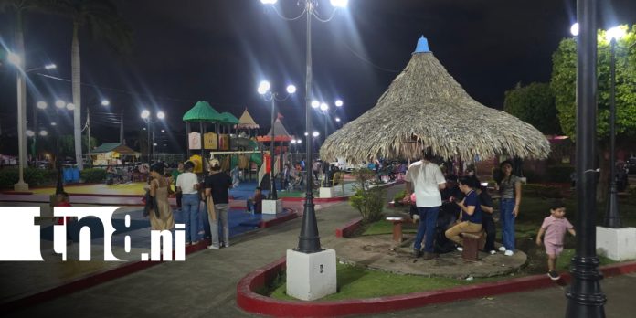 3 Foto: Familias aprovechan el cierre de las vacaciones patrias en el Puerto Salvador Allende/TN8