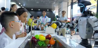 Foto: Exposición China: Robots tocan, escriben y juegan/Cortesía