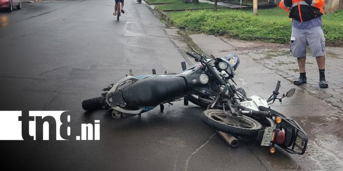 Foto: Motociclistas de delivery chocan en barrio Guapinol, Granada/TN8