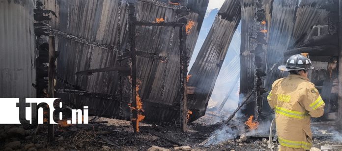 Foto: En minutos lo perdieron todo: incendio arrasa dos viviendas en Estelí / TN8