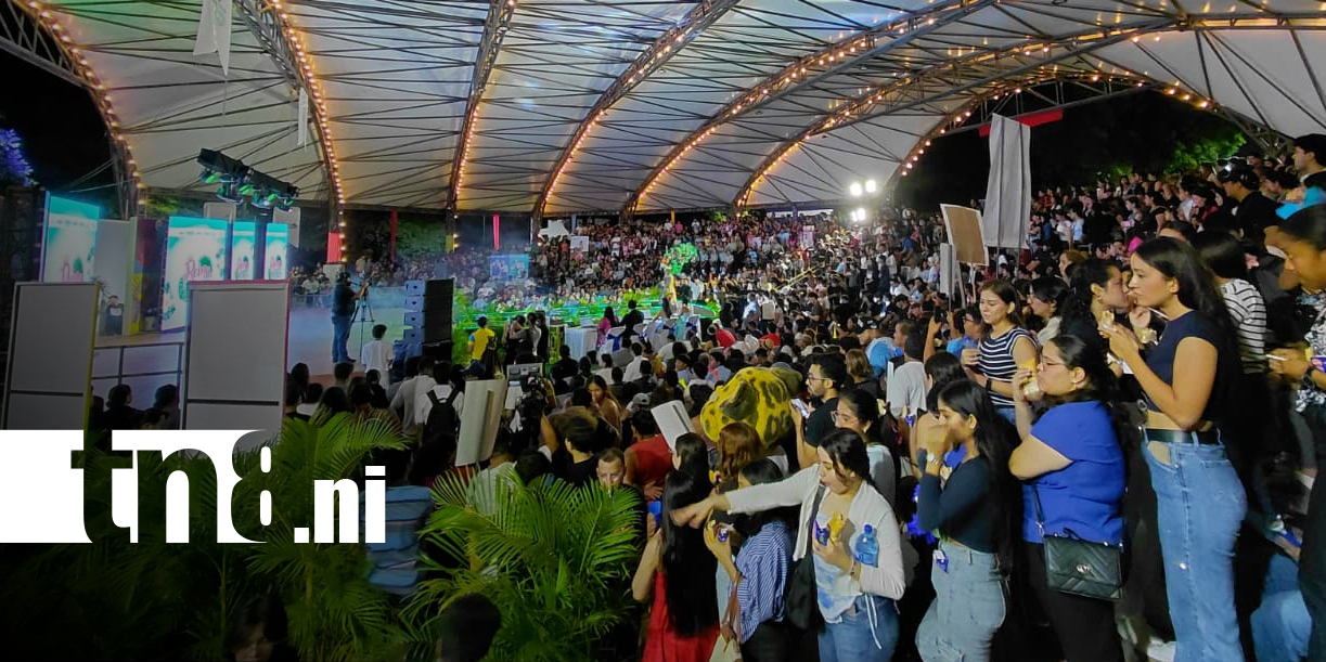Foto: UAM celebra la coronación de Fernanda Blandón/TN8