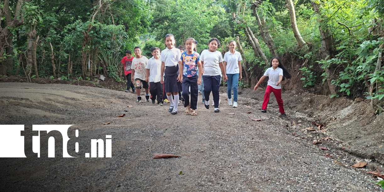 Foto: Un camino en mejores condiciones para las familias de Poste Rojo/TN8