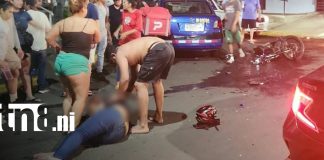 Foto: Fuerte accidente entre taxi y motocicleta deja un lesionado en Managua/TN8