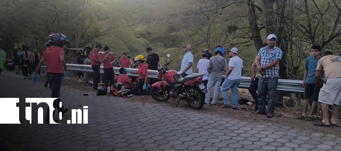 Foto: Dos motociclistas resultan lesionados tras impactar contra valla metálica en Estelí/TN8