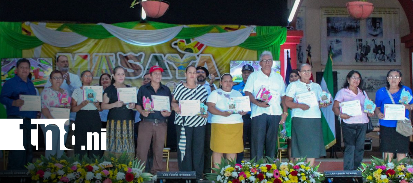 Foto: Artesanos reciben reconocimiento por mantener vivas las tradiciones/TN8
