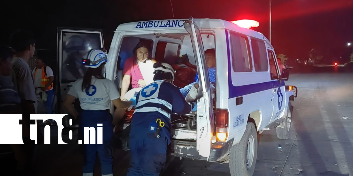 Foto: Dos motociclistas lesionados tras fuerte colisión en Managua/TN8