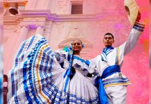 Artesanos y diseñadores unen tradición e innovación en «Raíces e Identidad» huipil