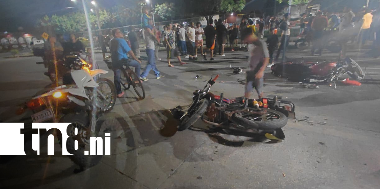 Foto: Fuerte colisión entre dos motocicletas deja tres lesionados en Managua/TN8