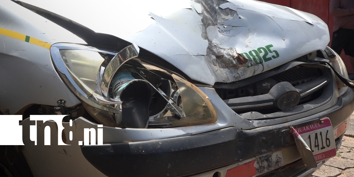 Foto: Colisión entre motocicleta y taxi deja daños materiales en Bilwi/TN8