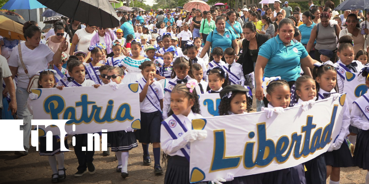 Foto: Estudiantes participan en desfiles patrios en Bilwi/TN8