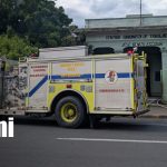 Más de 25 bomberos se movilizan para controlar enjambre en la Casa del Obrero