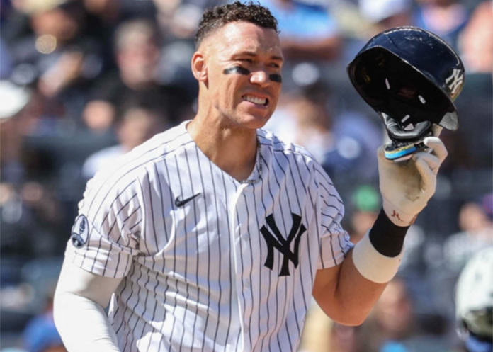 Aaron Judge Aaron Judge fuera por distensión en la pantorrilla.