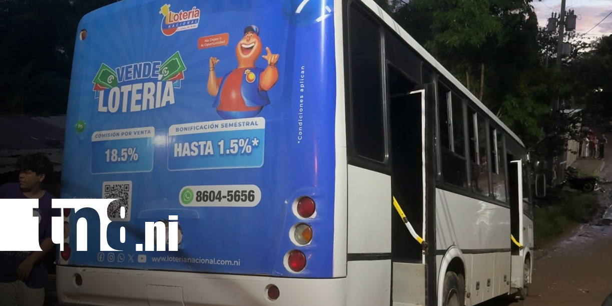 Foto: Ruta 6 se sale de la trayectoria y choca contra un árbol en Chontales/TN8