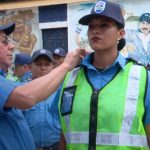 Nueva generación de policías culmina su formación y asume el compromiso de servir Foto: Nuevos oficiales de Policía culminan formación y se suman al servicio de las familias/Cortesía