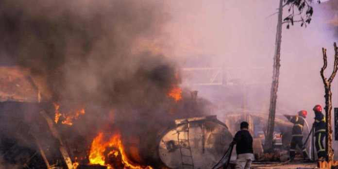 Foto: Camión cisterna pierde el control y deja 11 muertos en Irán /Cortesía Foto: Camión cisterna pierde el control y deja 11 muertos en Irán /Cortesía