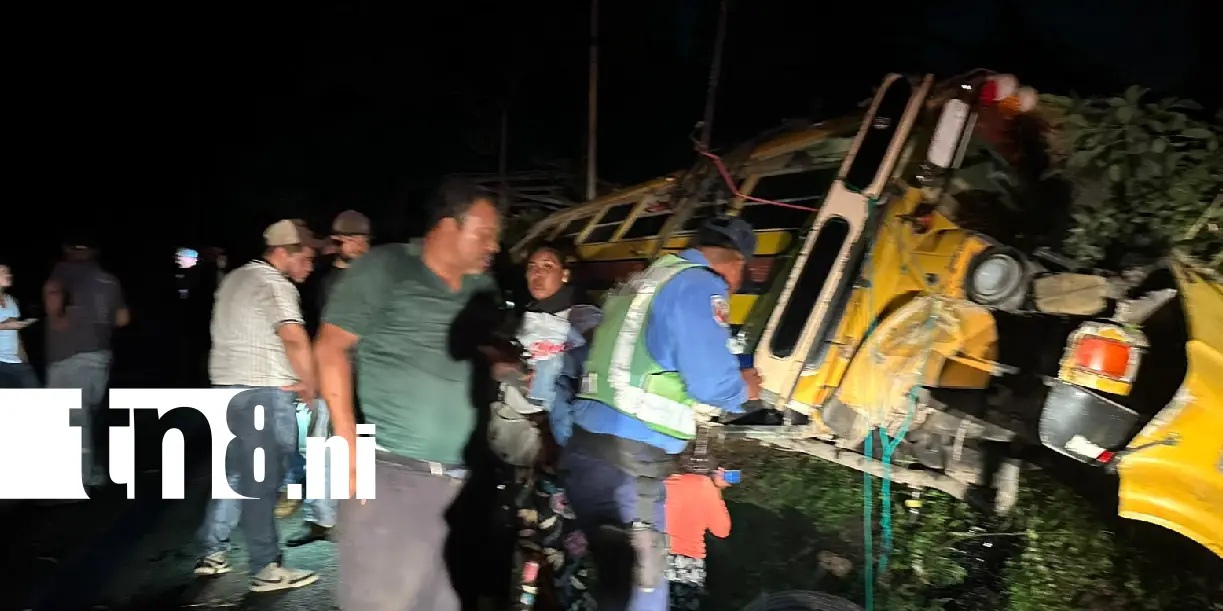 Foto: Accidente deja 10 pasajeros lesionados en Río Blanco /TN8