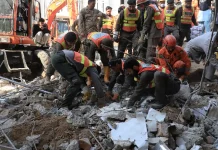 Atentado suic*da en Pakistán deja 12 muertos y más de 30 heridos Foto: Explosión y tiroteo dejan 12 muertos en Pakistán /Cortesía
